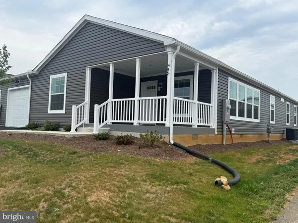 $299,900 | 443 Eastwood Lane, Lancaster, PA 17601