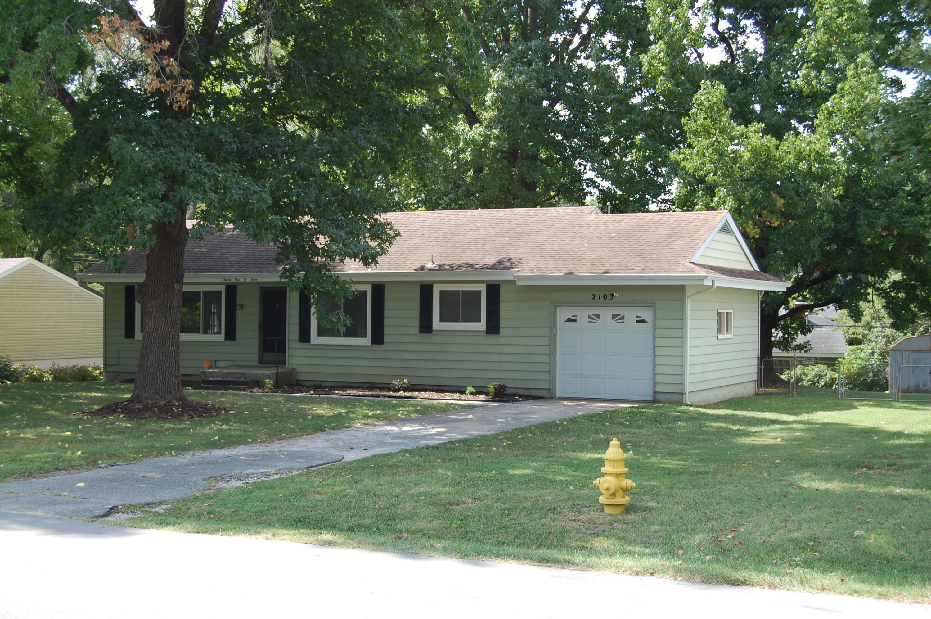 2103 South Link Avenue Springfield, MO 65804 - Photo 1 of 1 DSC_0219