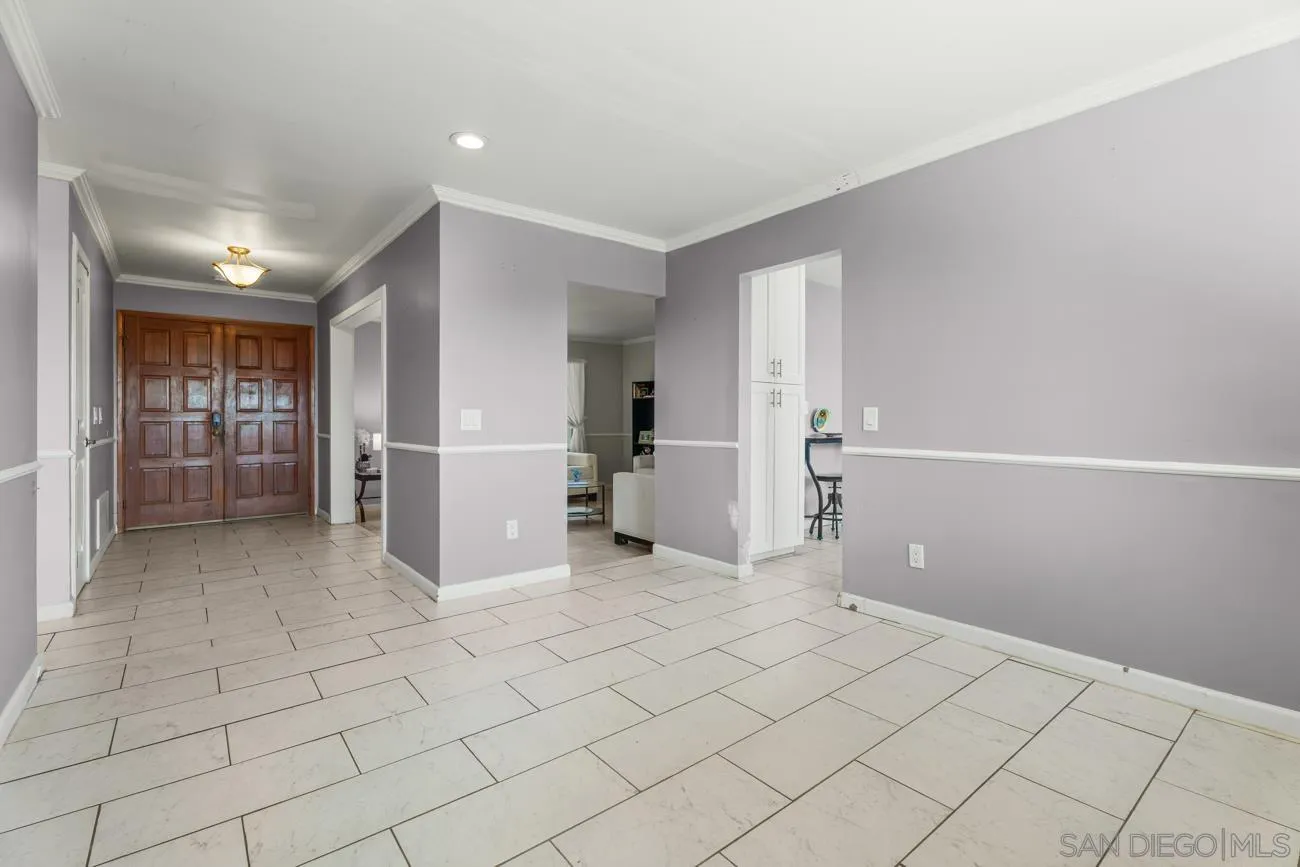 24381 Rutherford Road Ramona, CA 92065 - Photo 10 of 41 Looking toward the entry and living room.