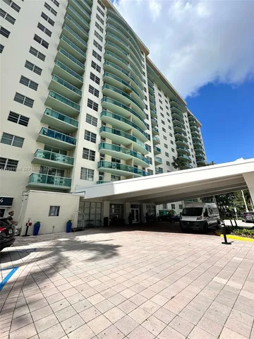 $2,300 | 19390 Collins Avenue, Unit 1217, Sunny Isles Beach, FL 33160