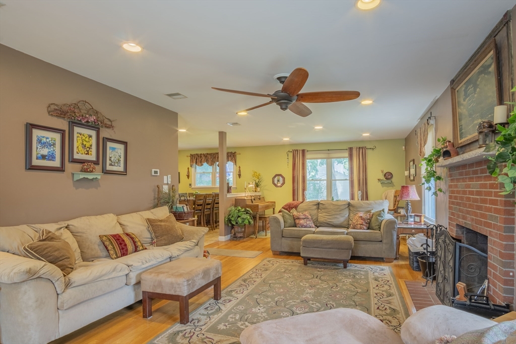 8 Longwood Drive Swampscott, MA 01907 - Photo 4 of 42