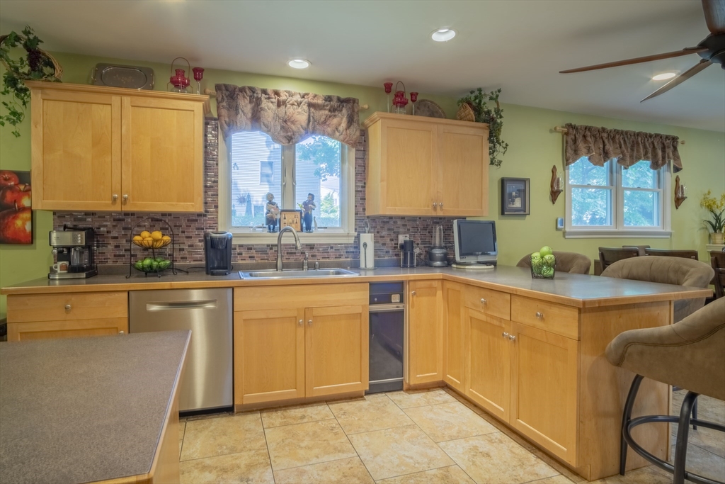 8 Longwood Drive Swampscott, MA 01907 - Photo 9 of 42