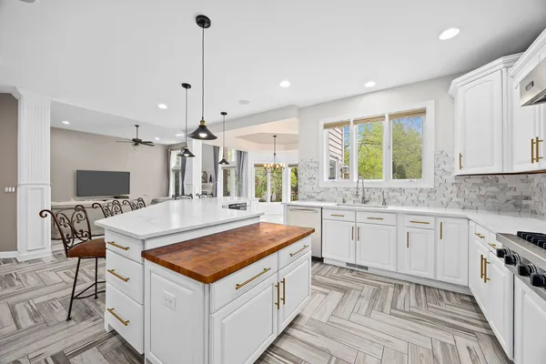 $998,888 | 39W514 Bealer Circle, Geneva, IL 60134