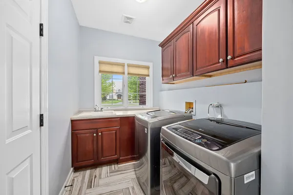 $998,888 | 39W514 Bealer Circle, Geneva, IL 60134