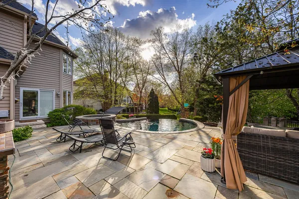 $998,888 | 39W514 Bealer Circle, Geneva, IL 60134
