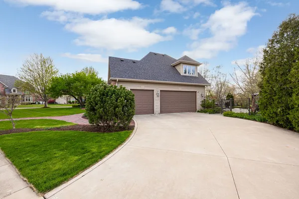 $998,888 | 39W514 Bealer Circle, Geneva, IL 60134
