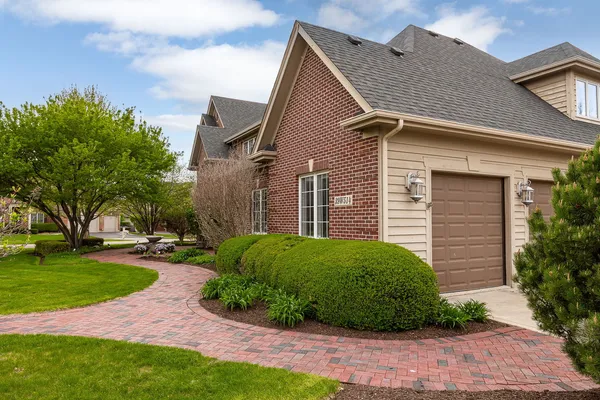 $998,888 | 39W514 Bealer Circle, Geneva, IL 60134