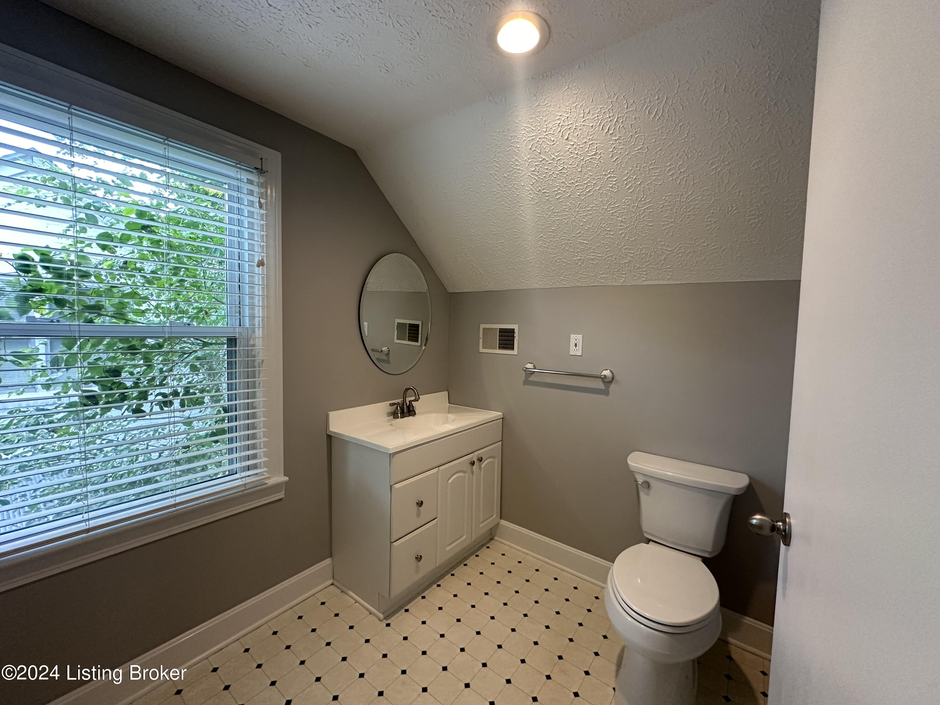 1638 Ruth Avenue Louisville, KY 40205 - Photo 29 of 43 IMG_1841