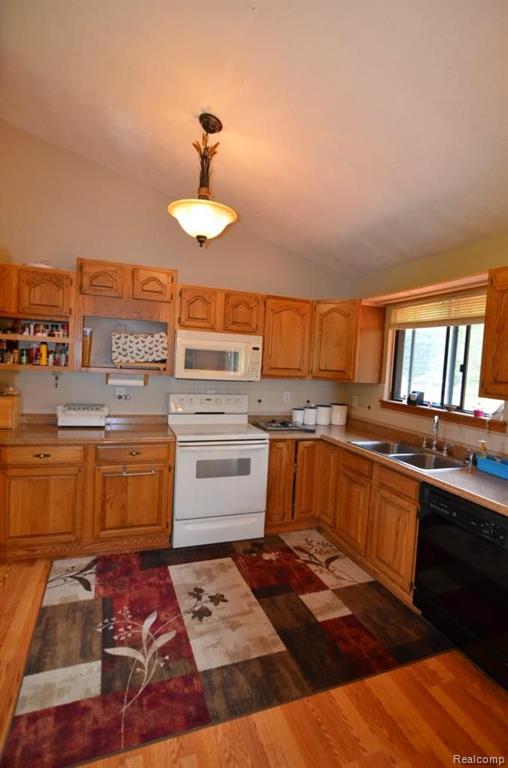 1085 Clyde Road Highland, MI 48357 - Photo 8 of 27