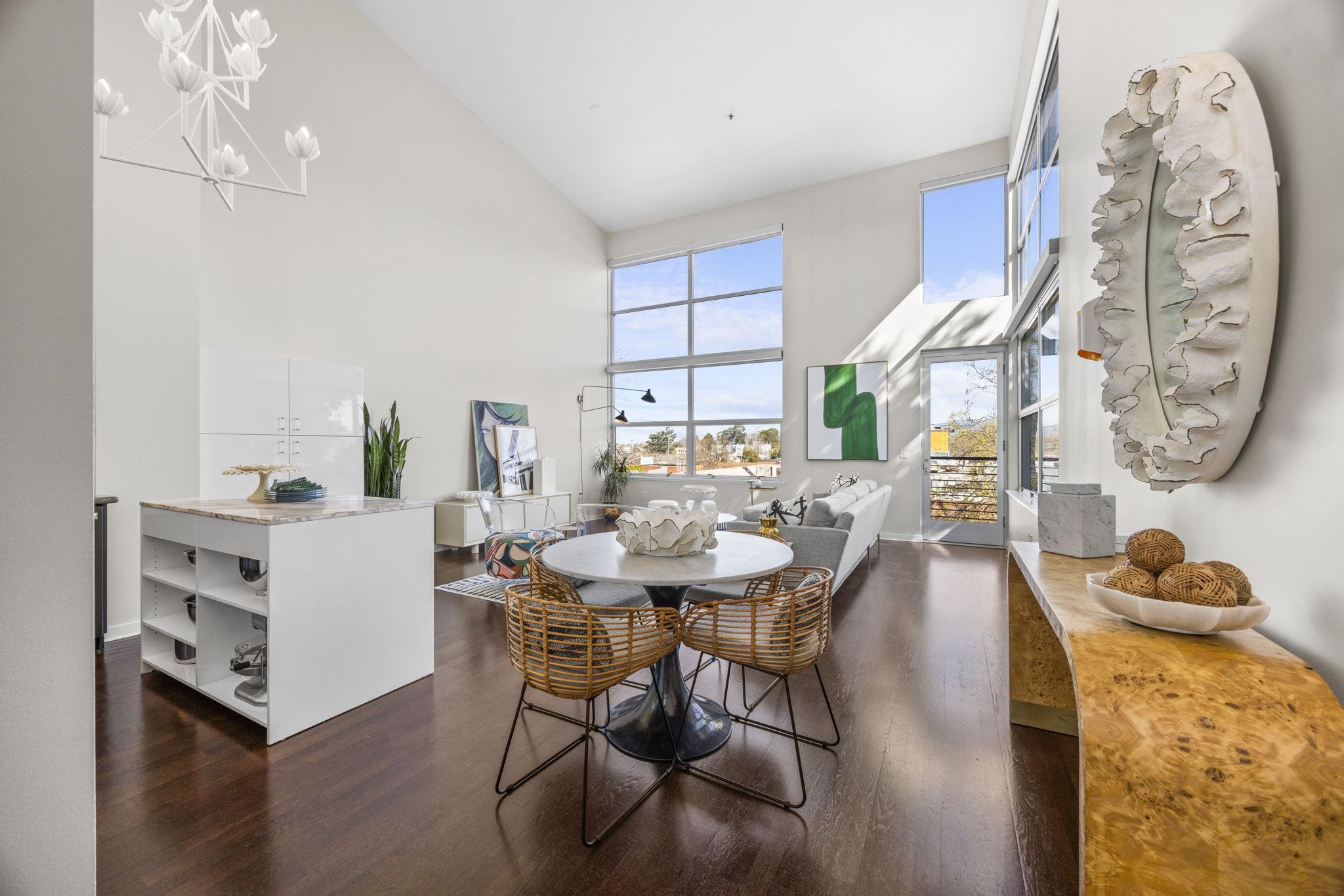 1007 41st Street, Unit 334 Oakland, CA 94608 - Photo 3 of 59 a dining room with furniture and window