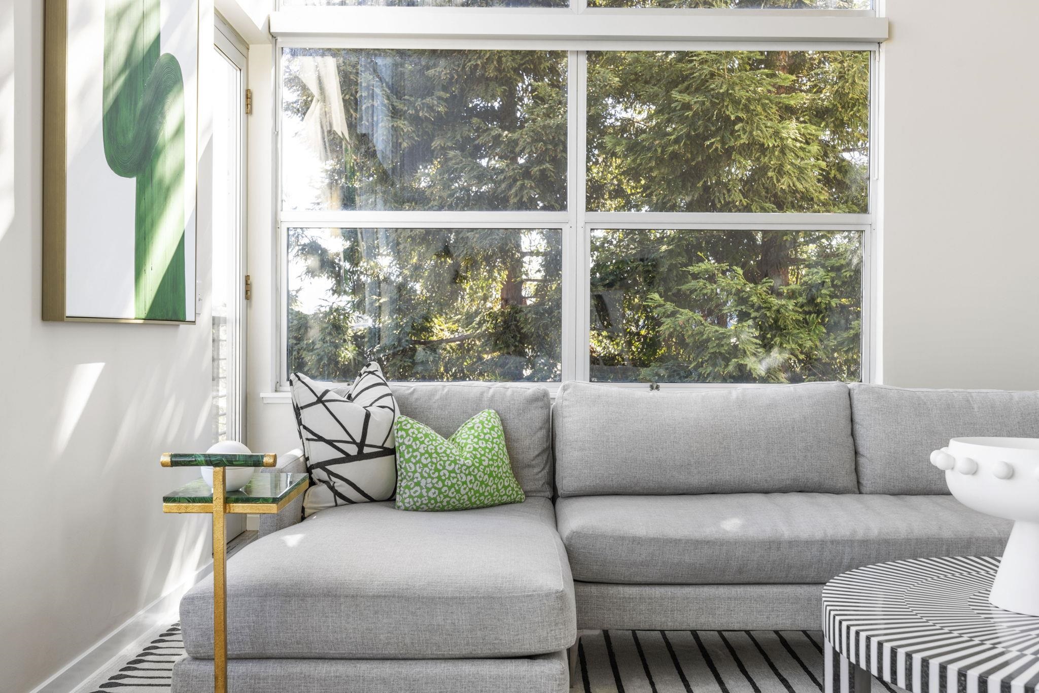 1007 41st Street, Unit 334 Oakland, CA 94608 - Photo 8 of 59 a living room with furniture and a window