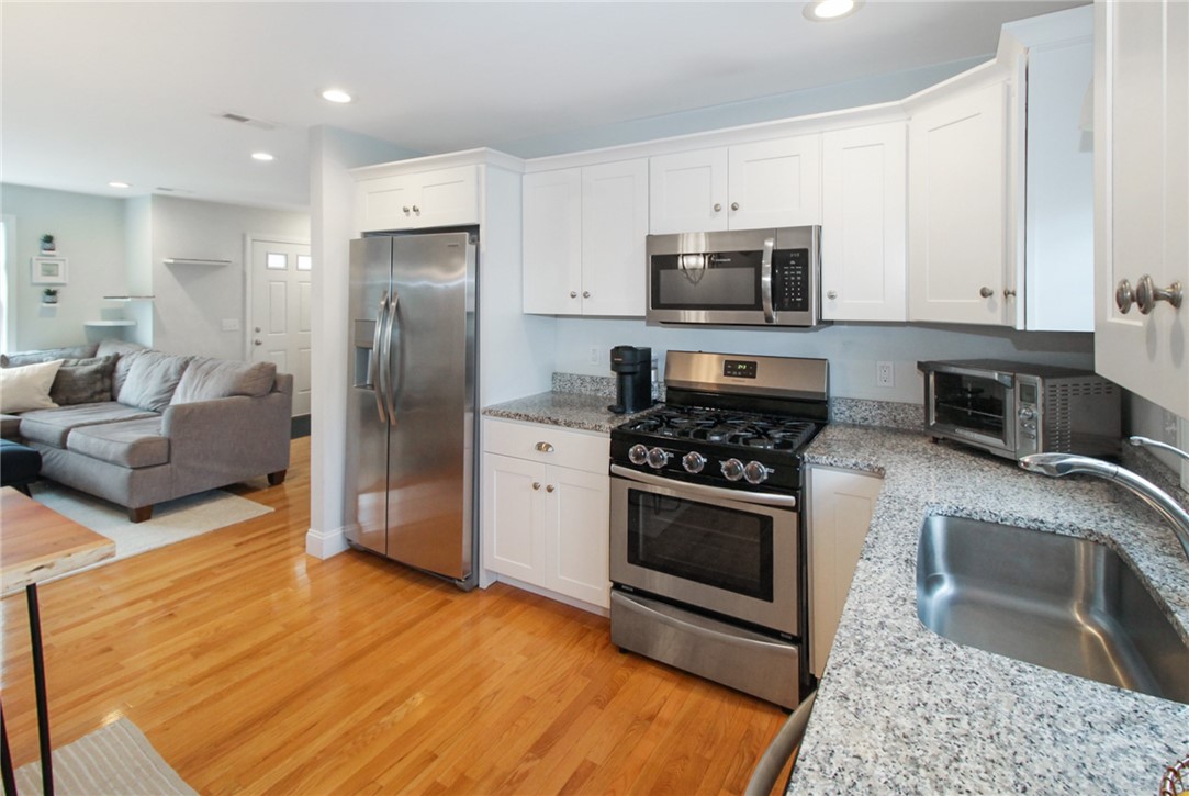 37 Mariner Way Middletown, RI 02842 - Photo 17 of 36