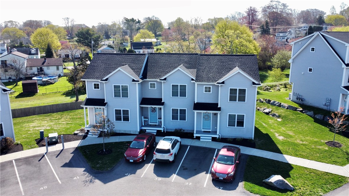 37 Mariner Way Middletown, RI 02842 - Photo 3 of 36