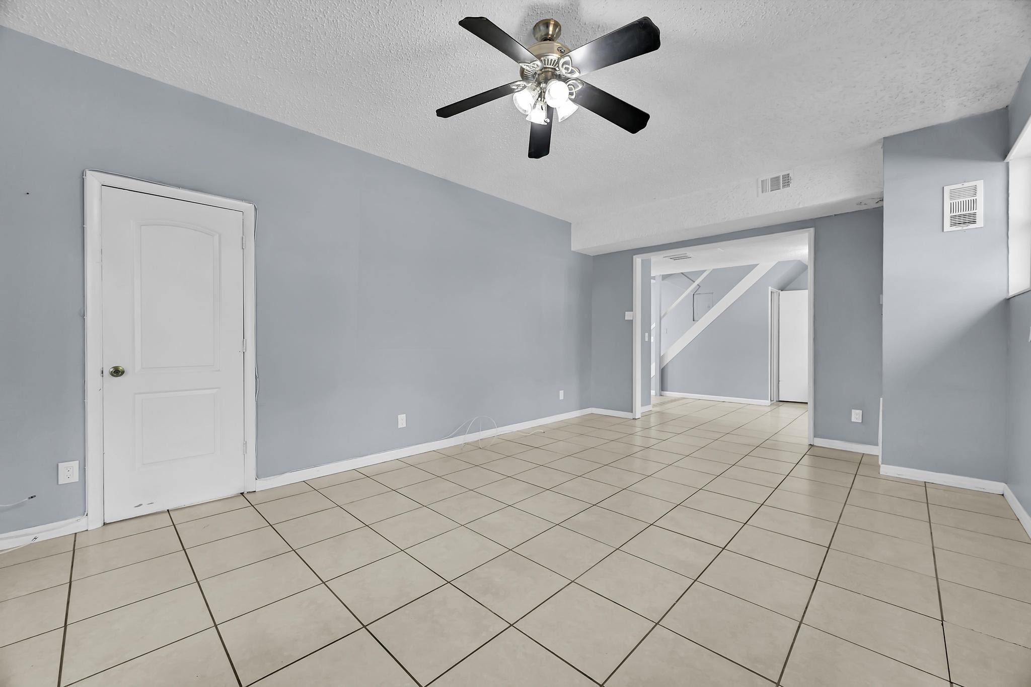 3876 Devine Road Fort Pierce, FL 34981 - Photo 2 of 17 Z63_0647