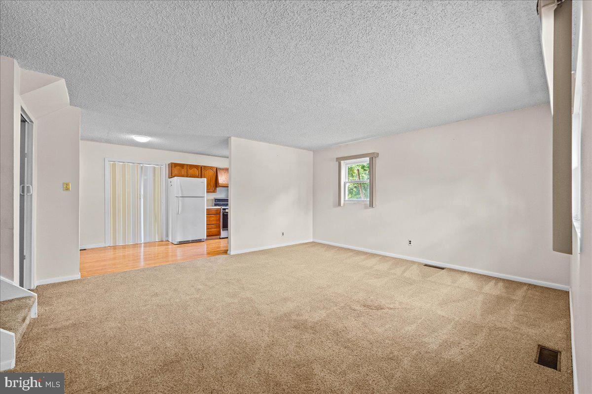 404 Franklin Road Glassboro, NJ 08028 - Photo 6 of 24 an empty room with windows