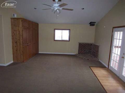 8486 Morrish Road Flushing, MI 48433 - Photo 5 of 24 20387432-4.JPG
