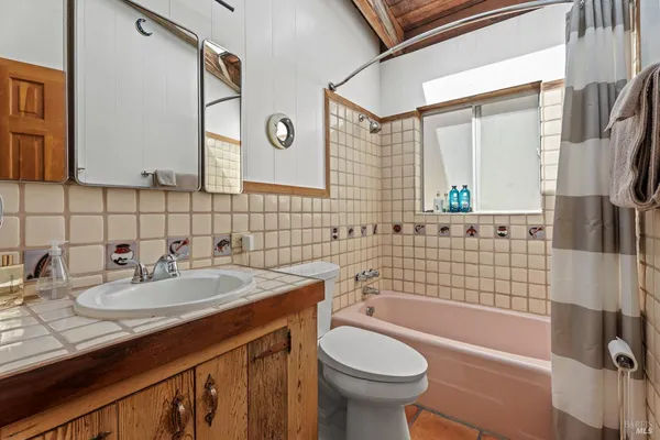 $1,450,000 | 33500 Highway 1, Gualala, CA 95445