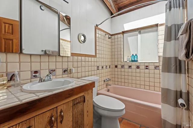 $1,450,000 | 33500 Highway 1, Gualala, CA 95445