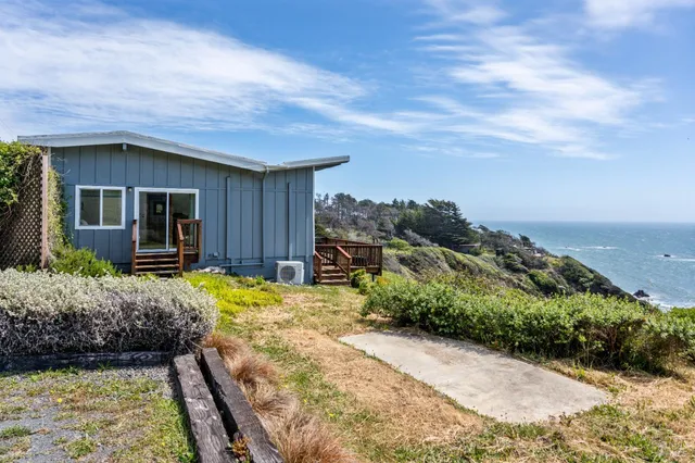 $1,450,000 | 33500 Highway 1, Gualala, CA 95445