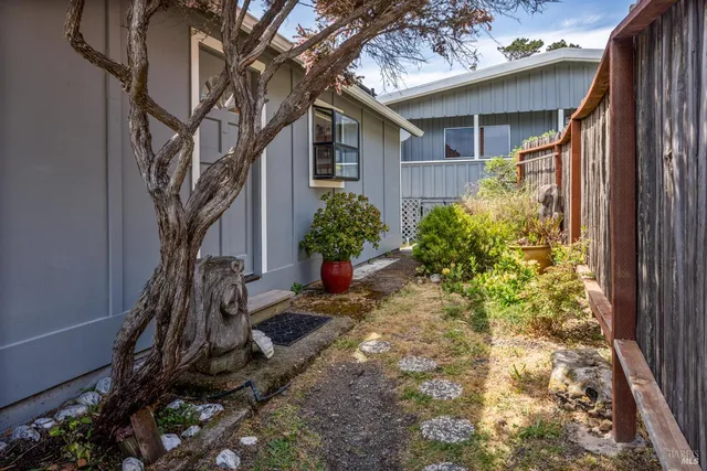 $1,450,000 | 33500 Highway 1, Gualala, CA 95445