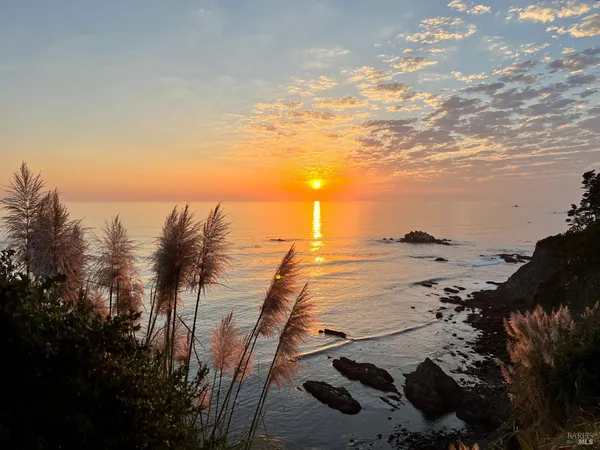 $1,450,000 | 33500 Highway 1, Gualala, CA 95445