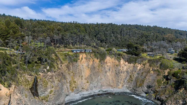 $1,450,000 | 33500 Highway 1, Gualala, CA 95445