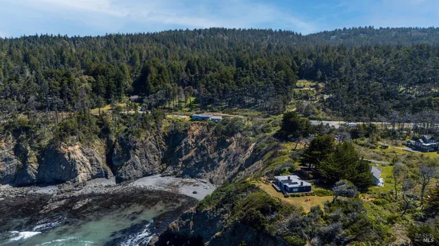 $1,450,000 | 33500 Highway 1, Gualala, CA 95445