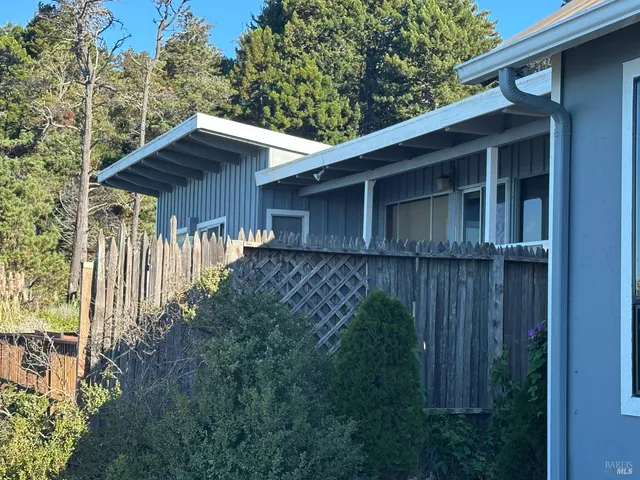 $1,450,000 | 33500 Highway 1, Gualala, CA 95445