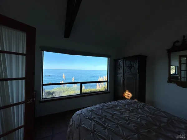 $1,450,000 | 33500 Highway 1, Gualala, CA 95445