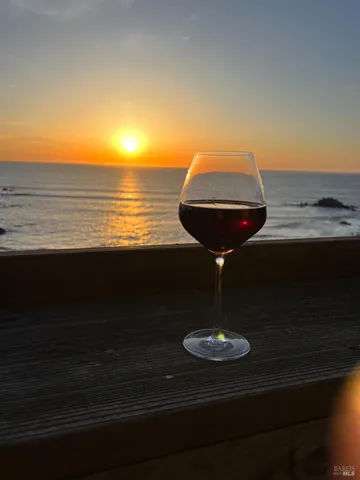 $1,450,000 | 33500 Highway 1, Gualala, CA 95445