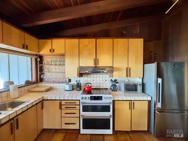 $1,450,000 | 33500 Highway 1, Gualala, CA 95445