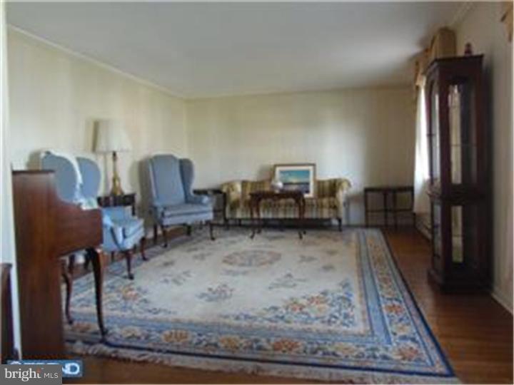 63 Old State Road Springfield, PA 19064 - Photo 9 of 24 Living Room