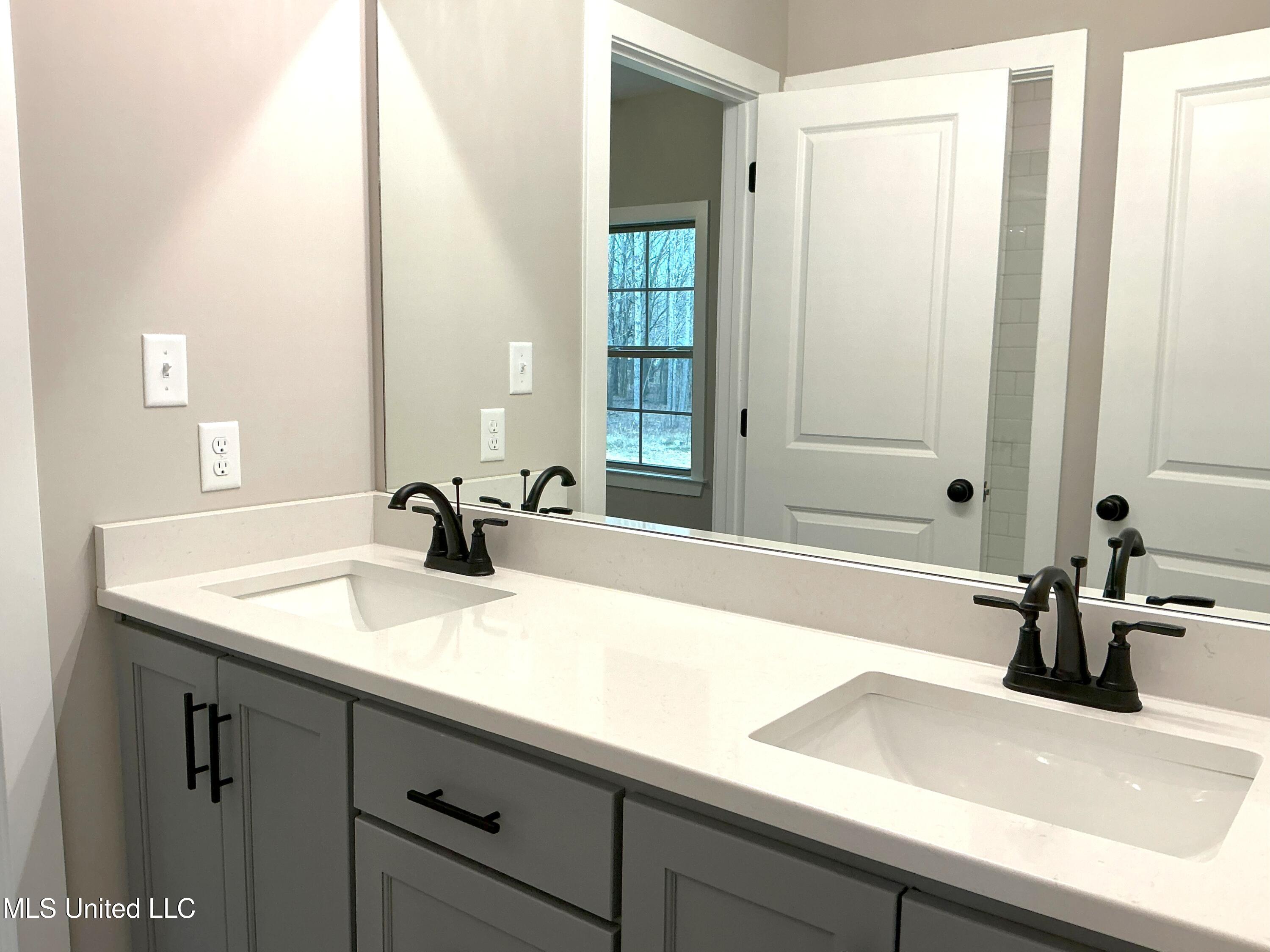 9069 Bennett Trail Hernando, MS 38632 - Photo 7 of 24 Down Hall Bathroom