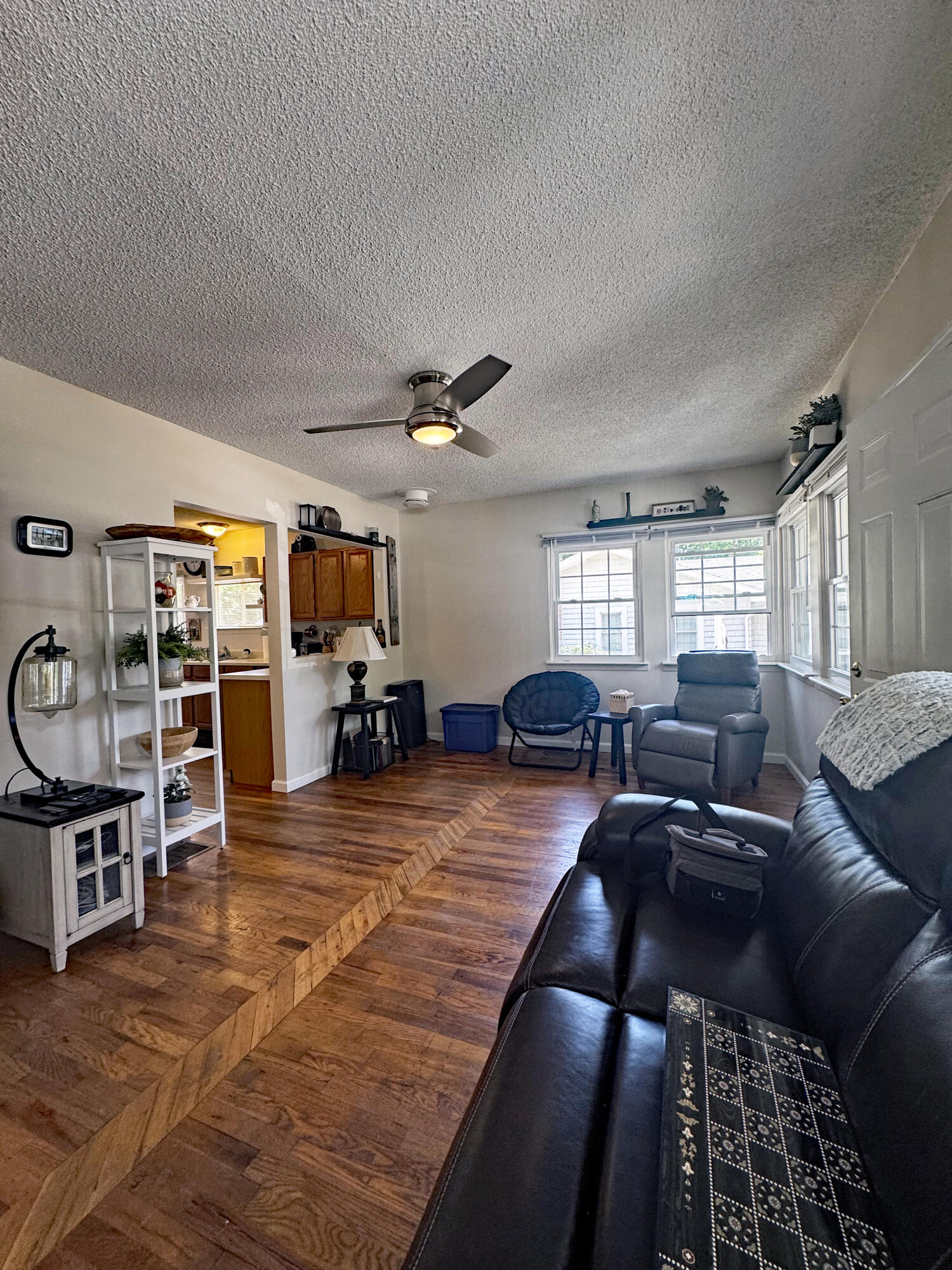 7359 Maple Road Lexington, MI 48450 - Photo 21 of 42 IMG_0183 7359 Maple - Living Room