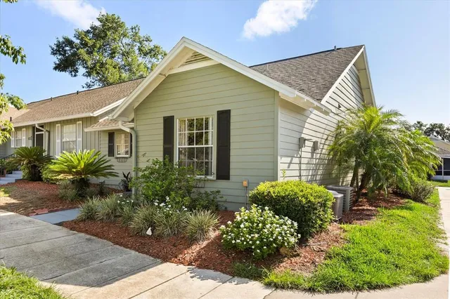 a view of a yard in front of a house