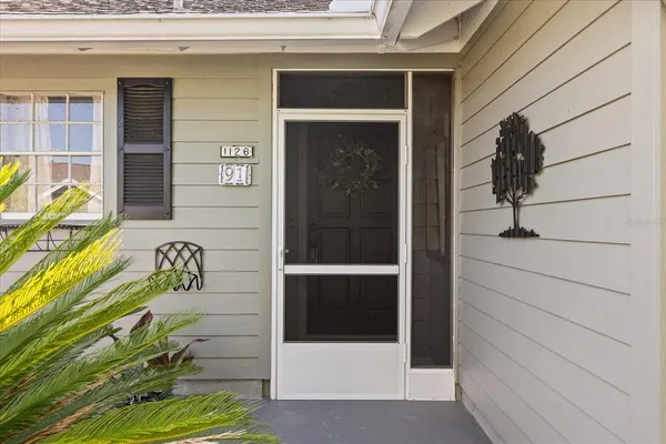 a view of entryway front of house
