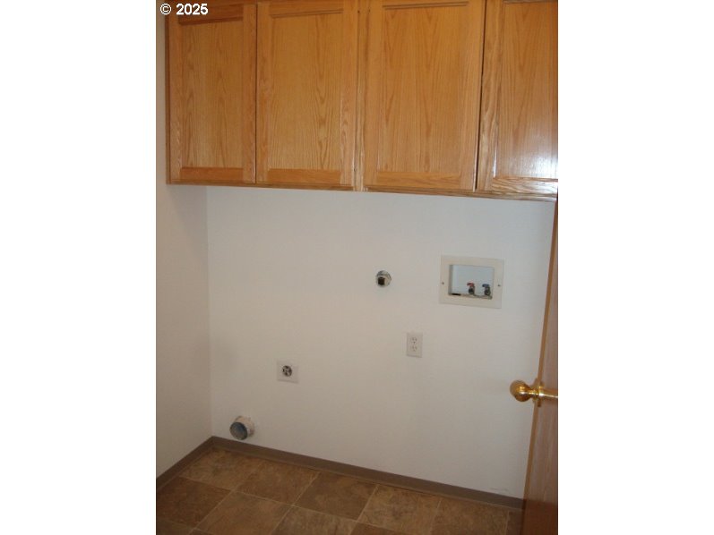 4109 Virginia Avenue Springfield, OR 97478 - Photo 6 of 15 Laundry