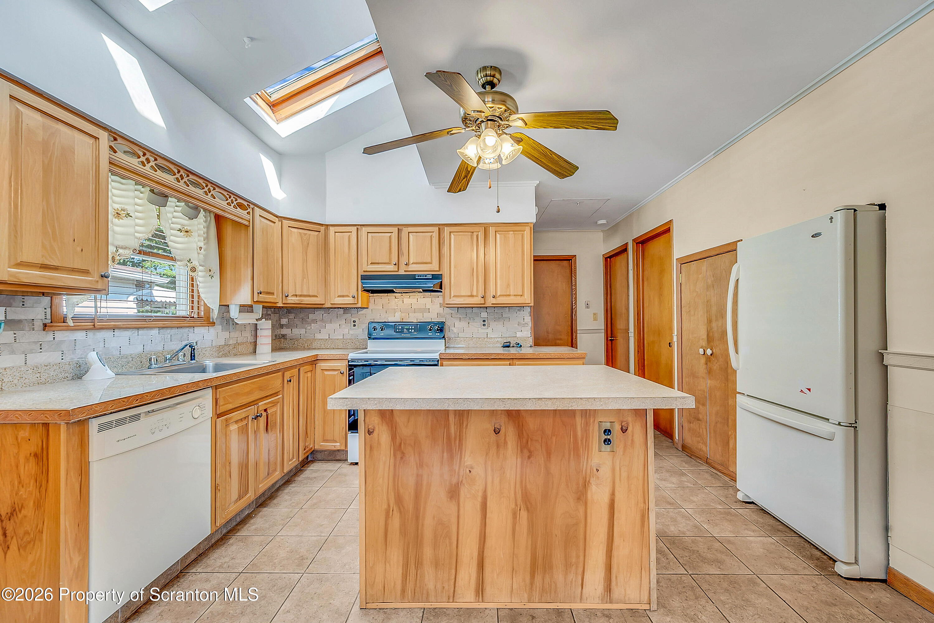 326 Main Street Eynon, PA 18403 - Photo 9 of 43 Main-15