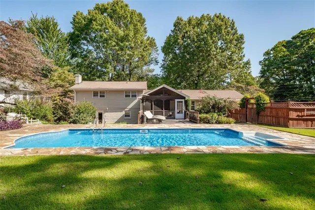 a view of a house with a yard