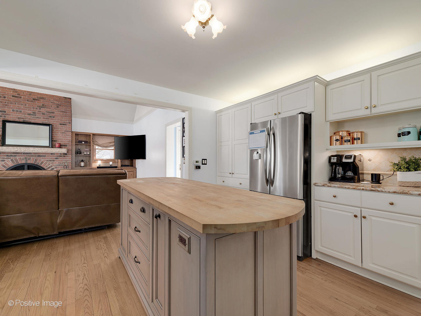 213 Woodside Road Riverside, IL 60546 - Photo 17 of 35 a kitchen with a sink stove and refrigerator