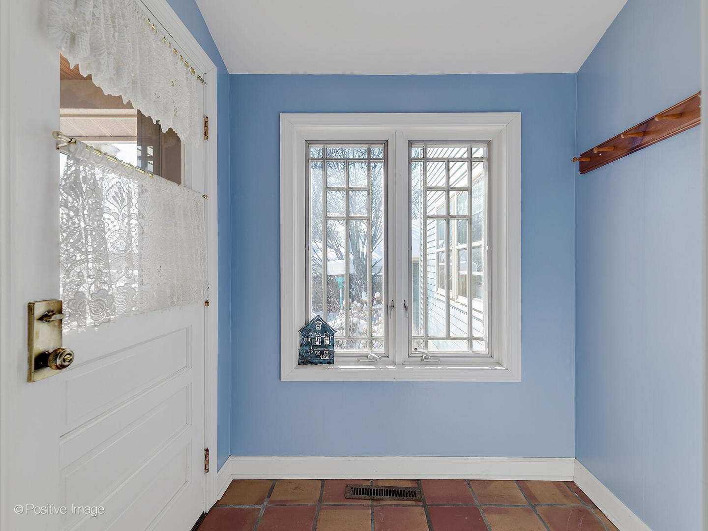 213 Woodside Road Riverside, IL 60546 - Photo 22 of 35 a view of an empty room with a window