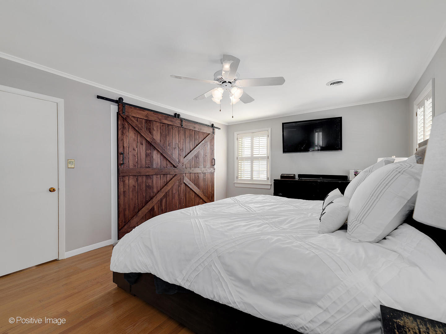 213 Woodside Road Riverside, IL 60546 - Photo 24 of 35 a bedroom with a bed and a flat screen tv