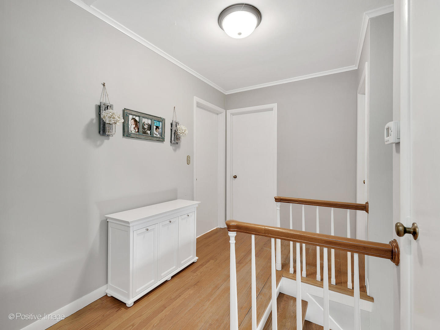 213 Woodside Road Riverside, IL 60546 - Photo 28 of 35 a view of a hallway with workspace