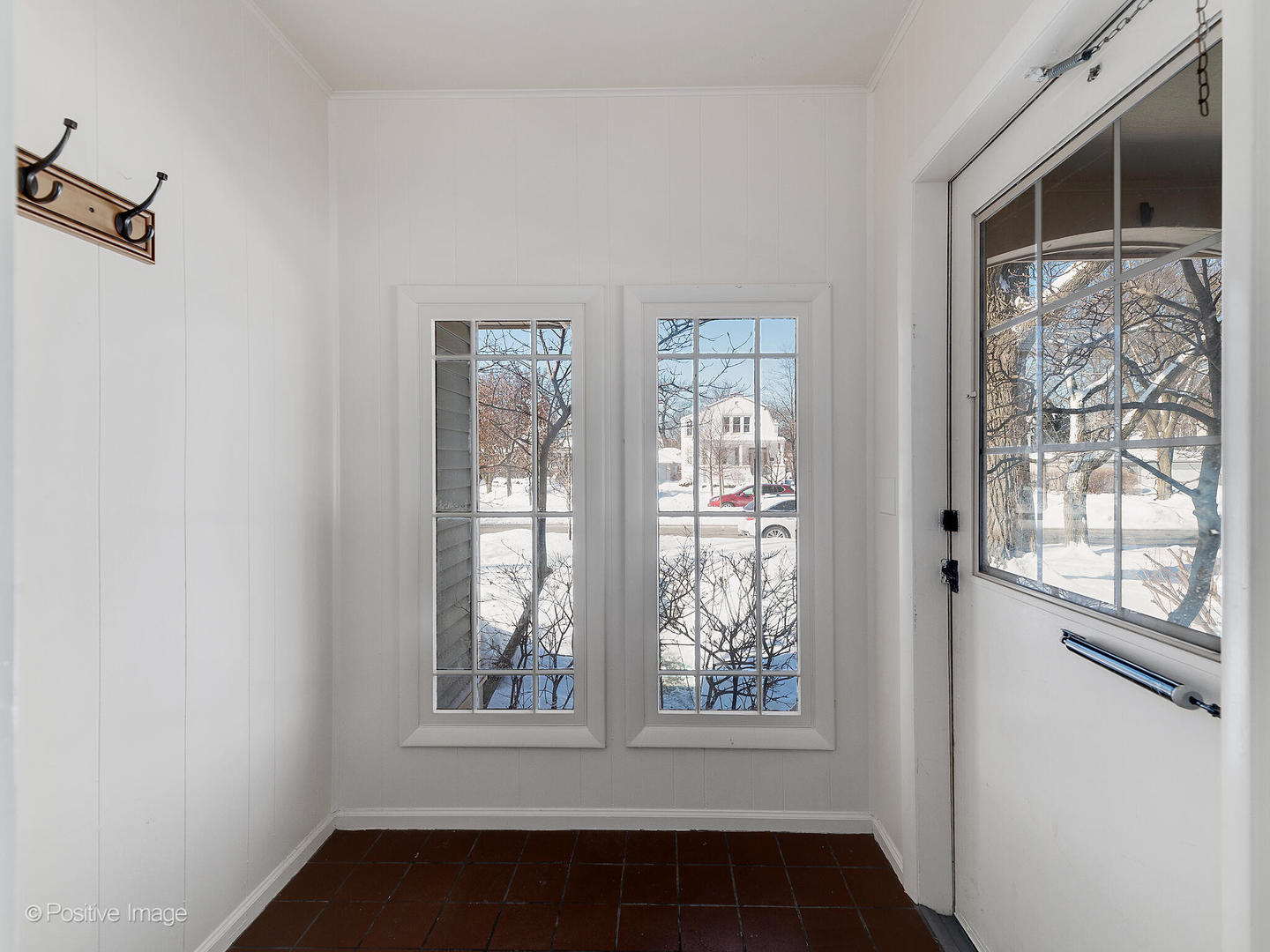 213 Woodside Road Riverside, IL 60546 - Photo 4 of 35 a view of empty room with window