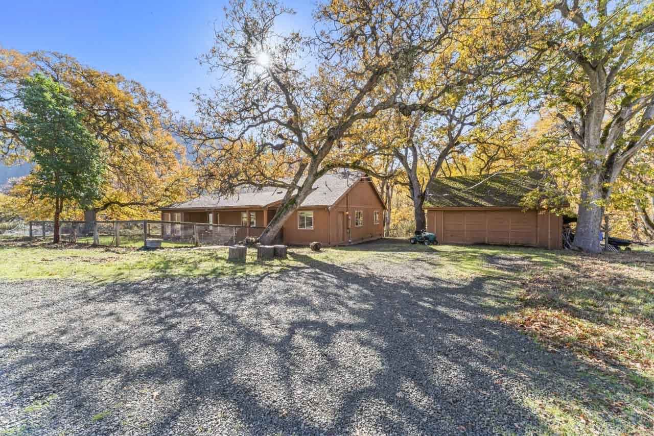 7730 South Fork Little Butte Creek Road Eagle Point, OR 97524 - Photo 4 of 40 DSC08976