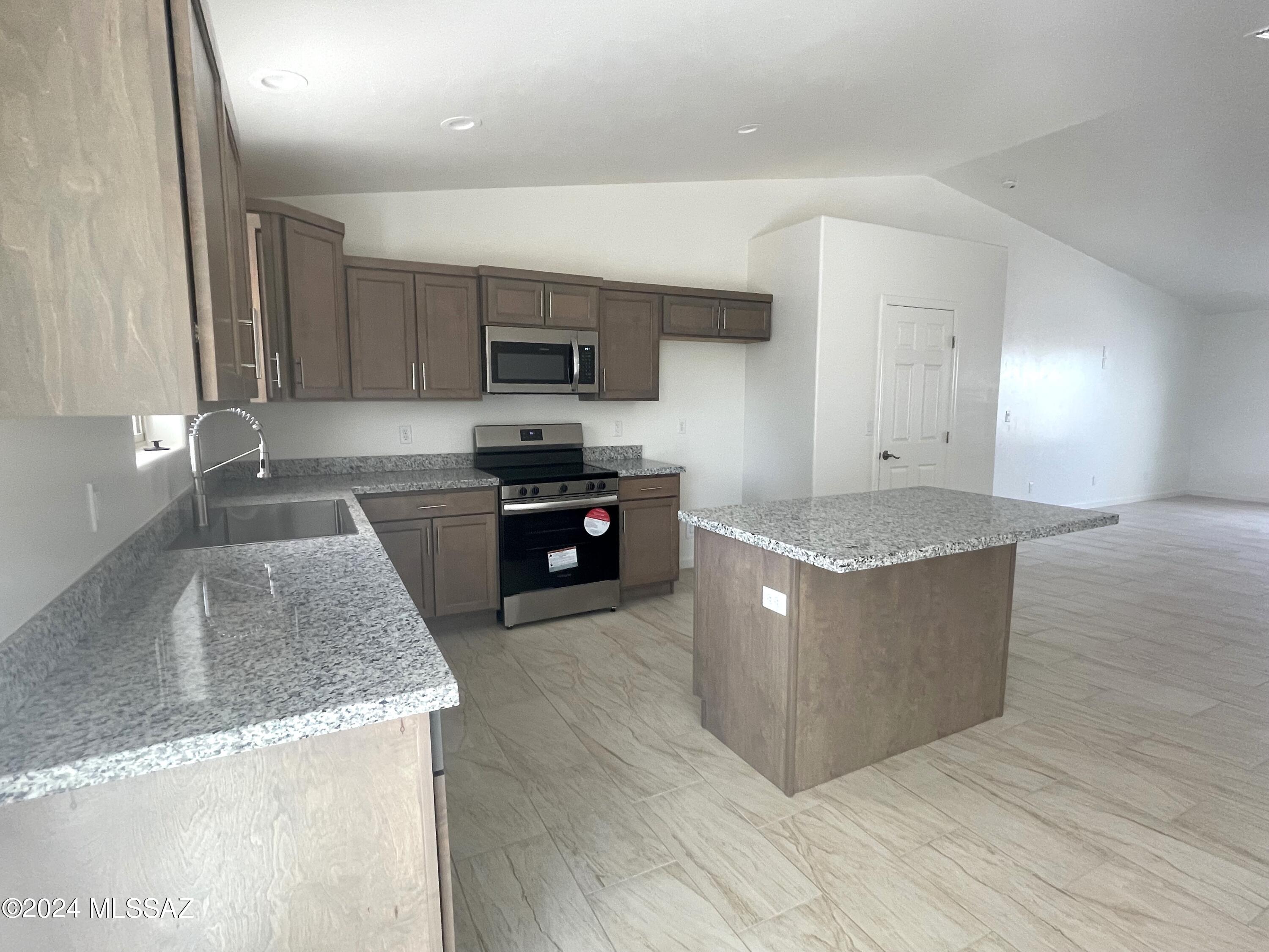 945 Epun Court Rio Rico, AZ 85648 - Photo 5 of 17