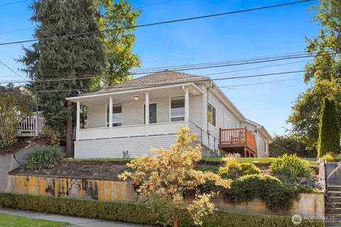 $1,250,000 | 5563 Kenwood Place North, Seattle, WA 98103