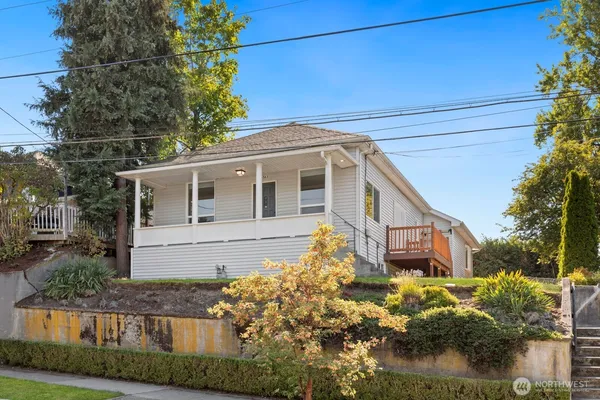 $1,250,000 | 5563 Kenwood Place North, Seattle, WA 98103