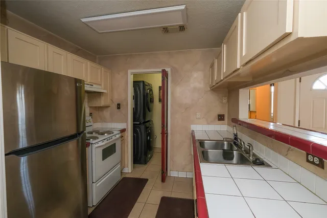 $80,000 | 418 Garland Drive, Unit 122, Lake Jackson, TX 77566