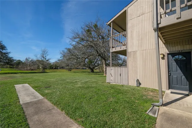 $80,000 | 418 Garland Drive, Unit 122, Lake Jackson, TX 77566